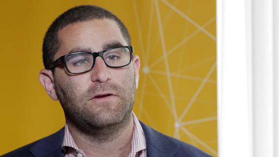 查理·史瑞姆是另一位比特币创立早期的一个颇有争议的人物。据说他购买了数千枚比特币，而每枚比特币的购入价仅为3至20美元。媒体猜测史瑞姆持有的比特币在5000枚上下，如今，这些比特币价值9000万美元。