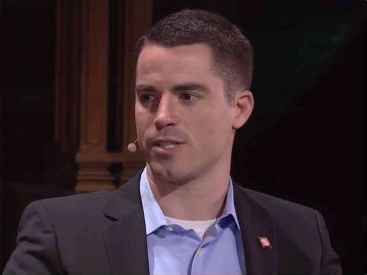 与文克莱沃斯兄弟齐名的是有“比特币耶稣”之称的罗杰-维尔（Roger Ver），这位早期投资者在2011年购买了价值2.5万美元的比特币，现在价值4.25亿美元。据传言称，他现在拥有大约30万枚比特币。目前，30万枚比特币的价值约为54亿美元。