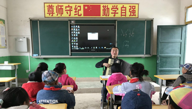 王峰峰,教师,走教,历史方位,老师,小学,袁村,短板,走读,优质教育资源