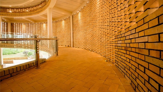 在镂空砖搭建的乌鲁木齐园，不用吃羊肉串也能感受到新疆