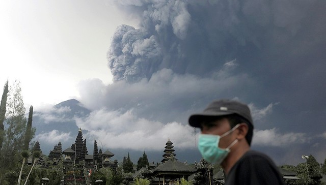 巴厘岛火山爆发一个月后 当地旅游业要经历一个严冬级的圣诞