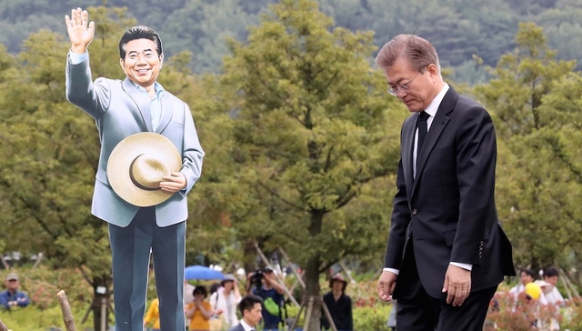 文在寅自传：讲述与卢武铉做干净律师、患难与共的日子