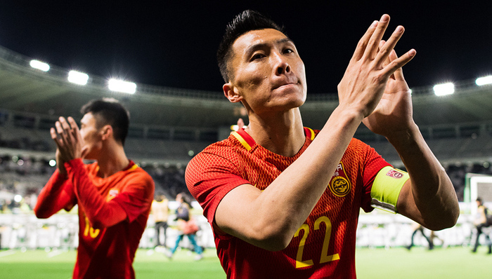 【体育晚报】FIFA年终排名国足列第71 足协公布职业球队准入规程