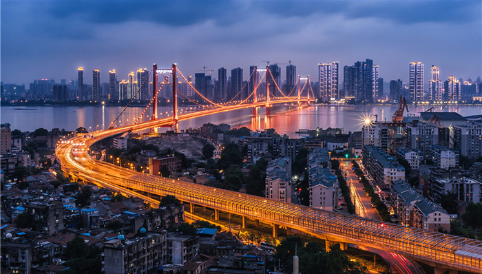 大学生,房票,西安保安,见义勇为,生态环境损害,环卫工人,酒驾,购房资格,北京地铁