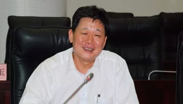 局长敛财5500万后欲出逃 曾借美国买房索贿几百万