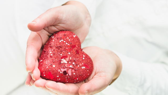 “同一天生日”遭质疑被叫停 镇雄扶贫办：确与零分贝签有协议