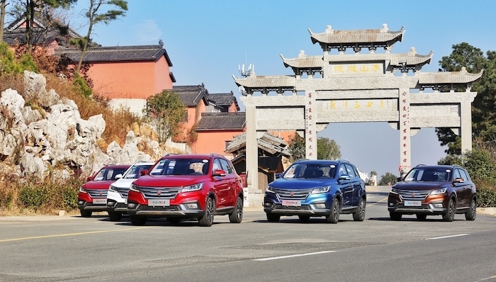 试驾|定位年轻人第一台车的荣威RX3  全新动力总成开起来怎么样？