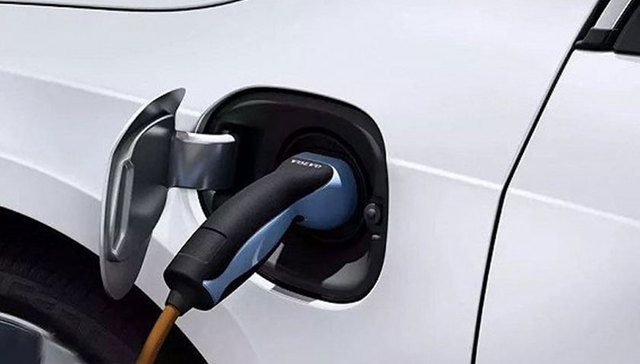 “三板斧”已经架在脖子上 自主车企如何应对？