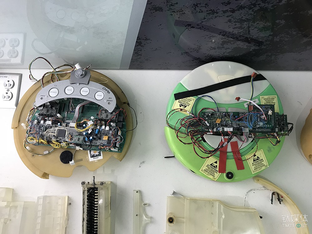 Roomba的底盘结构