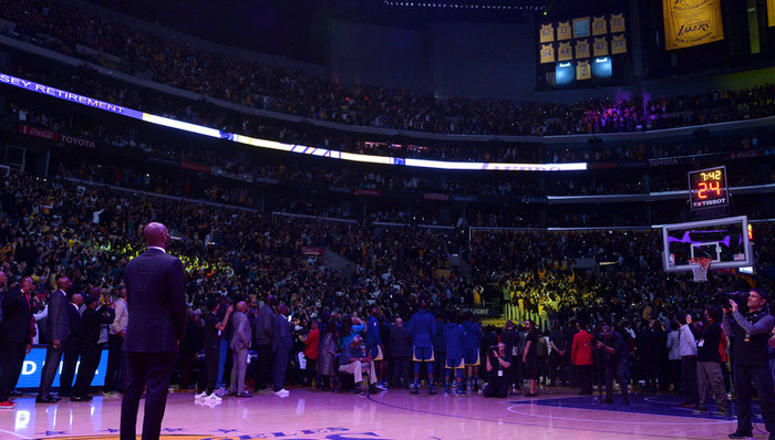 【体育明星日常】“黑曼巴”登上湖人新球衣 C罗不满税务局双标