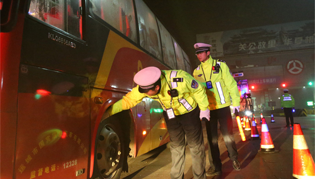 元旦小长假,交通安全,校园足球,收入分配制度改革,网络游戏,易制毒化学物质