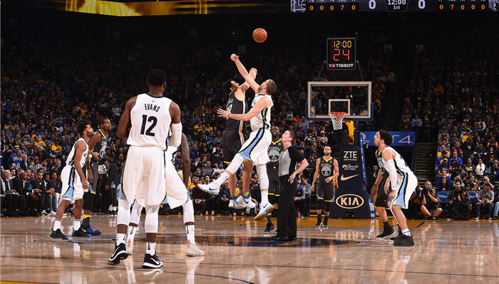 库里复出38分勇士擒灰熊 詹姆斯生日夜骑士爆冷不敌爵士