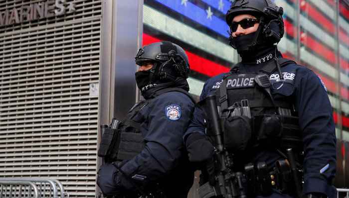 跨年,恐怖袭击,天下故事