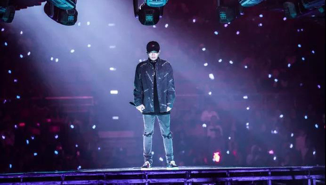 跨年演唱会的“中场战事”：那些新变化和旧瓶颈