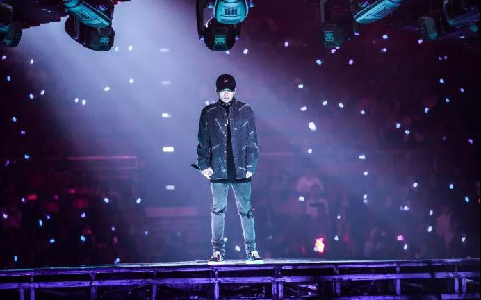 跨年演唱会的“中场战事”：那些新变化和旧瓶颈