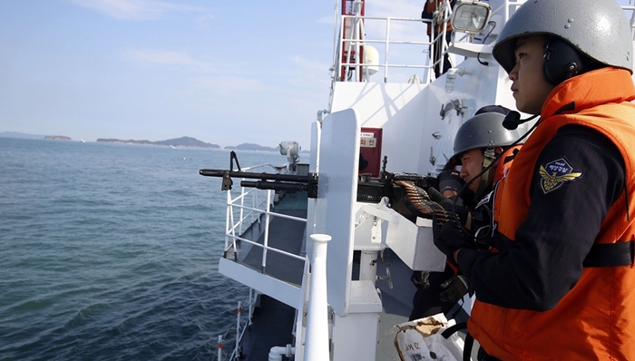 发射,向中国渔船开火,子弹,中国船只,韩方,中方,外交部发言人,渔业生产,舰艇,扣押