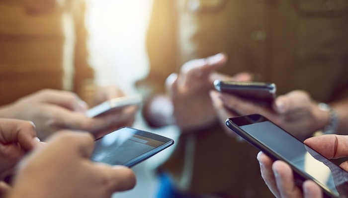 王思聪投资的“冲顶大会”突然火了 头条和映客也冲了进来