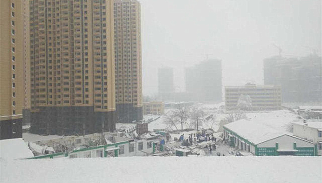 安徽六安一超市仓库雪灾坍塌 3人死亡7人受伤