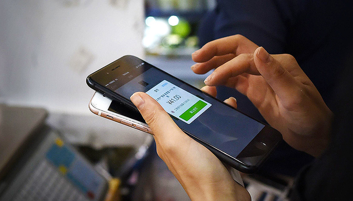 支付宝,无现金社会,本币结算,iResearch,美媒,手机支付,手机钱包,手机服务,货币市场基金,