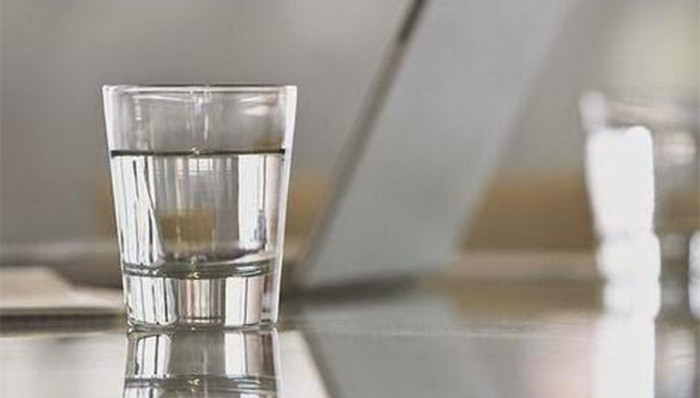 张某,放射科,库欣综合征,肝囊肿,下药,中国裁判,被害人,股骨头缺血坏死,王某,法医鉴定