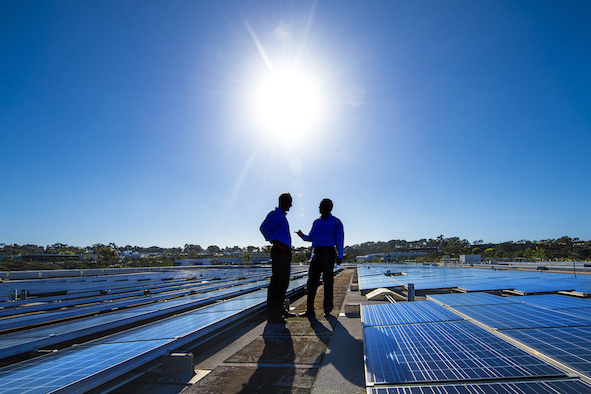 协鑫集成2017年料扭亏为盈 朱共山卸任董事长