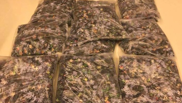 还记得雷佳音送的那套五米长的拼图吗？岳云鹏终于回击了