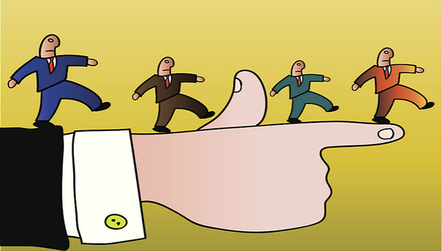 安然,福特,陈氏兄弟,星巴克,IBM,郭士纳,管理层