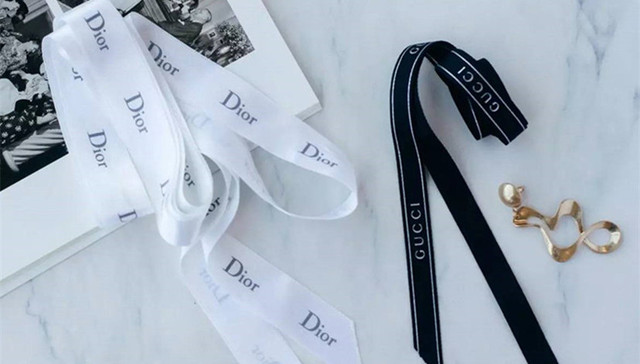 【衣帽间】奢侈品包装盒上的丝带别扔掉 拿来DIY头绳挺好