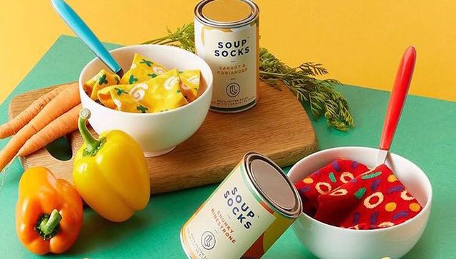 【是日美好事物】袜子罐头汤只能穿不能喝 不同角度呈现不同形状的包