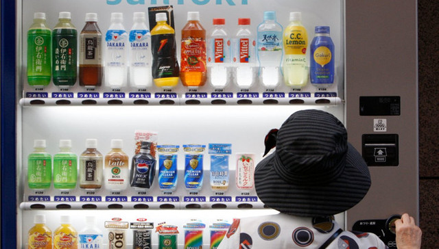 日本零售商为什么喜欢把东西都装进自动售货机卖？