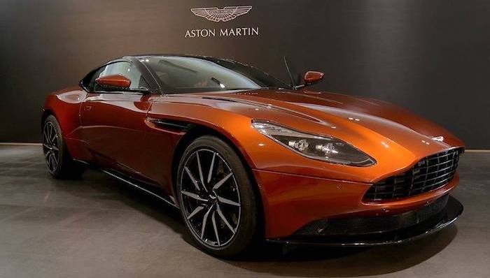 贾乃亮拥有这么多豪车 李小璐还是去做头发了