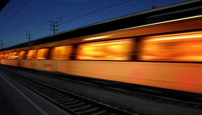 女子,夫妻吵架,火车