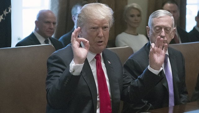 【天下头条】班农将就通俄门调查接受国会问询 特朗普或对伊朗实施新制裁