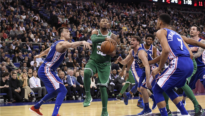 【体育早报】NBA伦敦赛绿军逆转胜76人 皇马笑傲欧足联2017最佳阵容