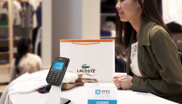 为了方便中国游客买买买 Lacoste在美16家门店接入支付宝