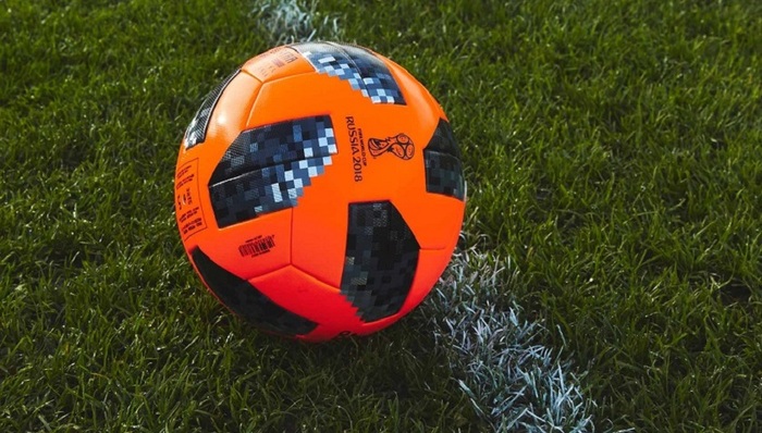 足球,阿迪达斯,耐克