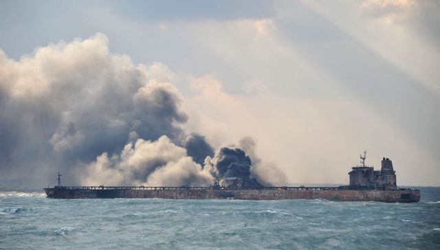 “桑吉”轮沉没 溢油情况严重