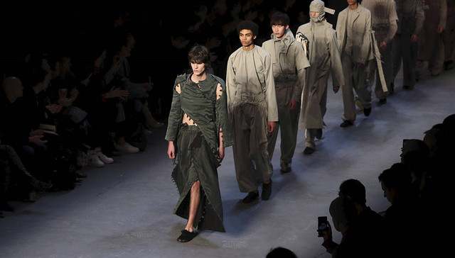 【衣帽间】不在2018年买条裙子穿 怎么敢称自己是潮男