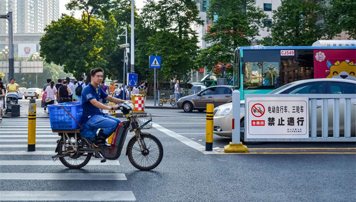 深圳2017年共38万辆违法电摩被查 将试点共享电动自行车出行