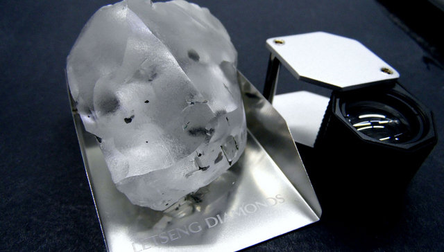 910克拉巨钻现身非洲矿区 位列全球第五估价2.5亿