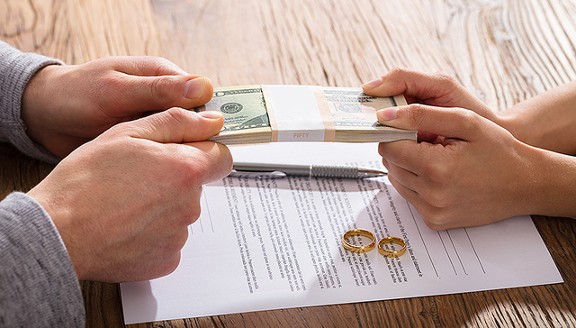 【界面晚报】最高法明确夫妻共同债务认定标准 东航海航宣布飞机上可用手机了