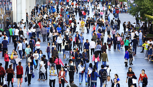 【界面晚报】北京常住人口20年来首次下降 天津2017年GDP增长3.6%