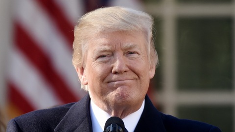 侠客岛：执政一年了，特朗普是什么人该看清楚了吧