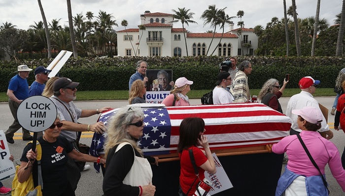 特朗普,海湖庄园,政府关门,支出法案,美国,停摆,游行