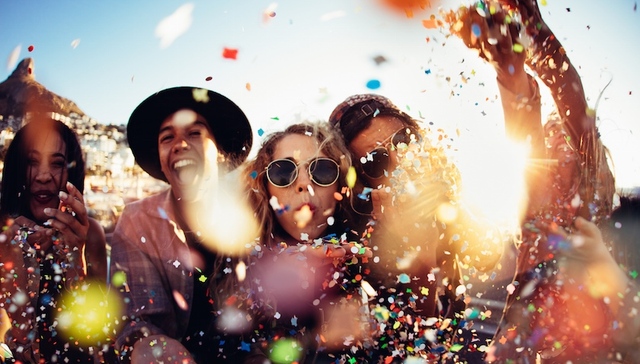 【研究】现代人的青春期延长了 单手滑手机比玩电脑更伤身