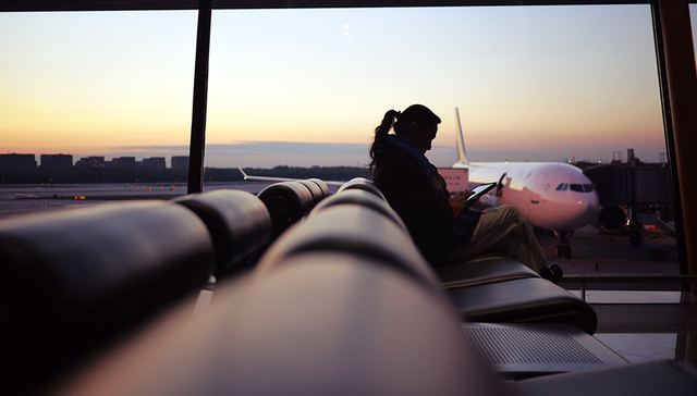 坐商业航班环球飞行要多久  他花了53个小时创造最短时间记录