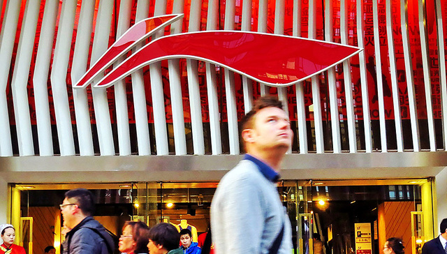 安踏,运动品牌,安德玛,坪效,耐克阿迪,丁水波,财经,品牌运营,品牌代言人,中国奥运