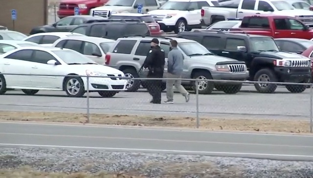 美国发生今年首宗校园枪击案 两名高中生死亡