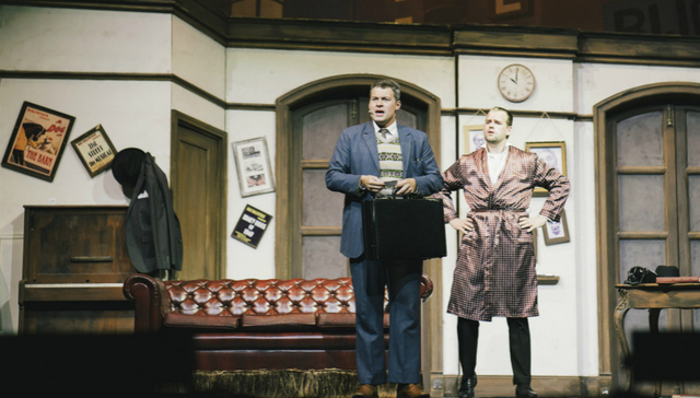 一面|《金牌制作人》：想拍一部烂剧结果成爆款 这说的真不是中国影视圈？