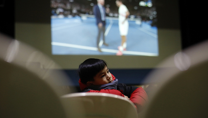 【体育晚报】韩国黑马郑泫伤退 费德勒决赛会师西里奇